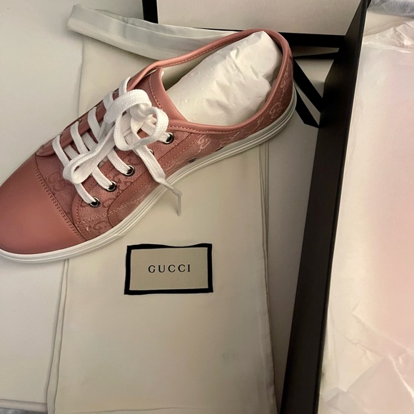 AUTHENTIC GUCCI SHOES SIZE 9 - Picture 4 of 5